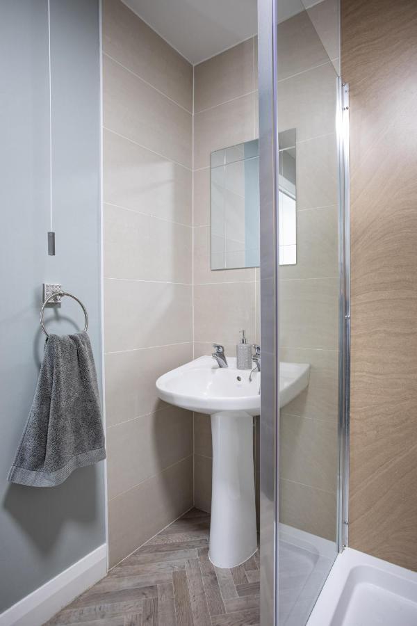 New Lisburn Road Apartment - Free Parking ベルファスト エクステリア 写真