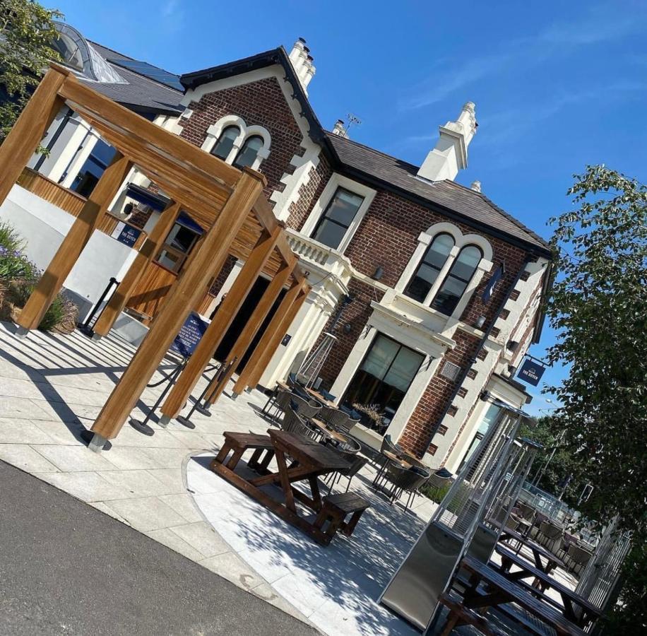 New Lisburn Road Apartment - Free Parking ベルファスト エクステリア 写真